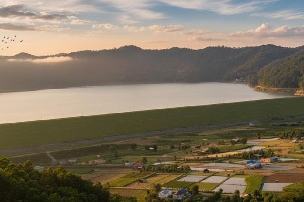 Hồ Đa Nhim là hồ nước nhân tạo gắn liền với đập thủy điện thời Pháp thuộc.